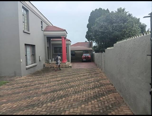 5 BEDROOM HOUSE FOR SALE IN WITPOORTJIE